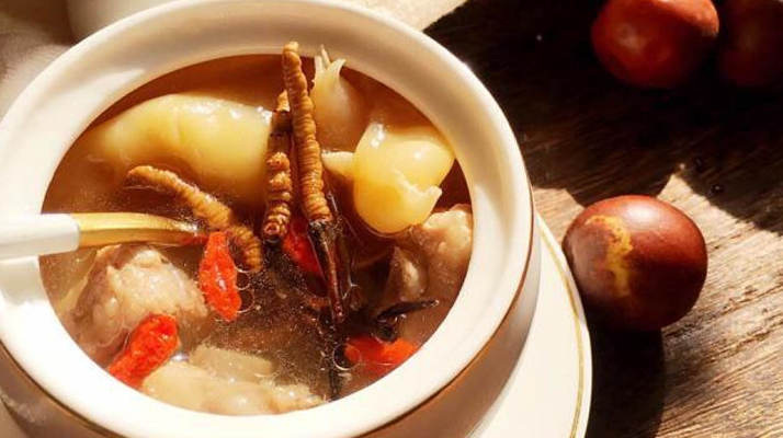 冬蟲夏草與什么泡水喝？養(yǎng)生搭配指南